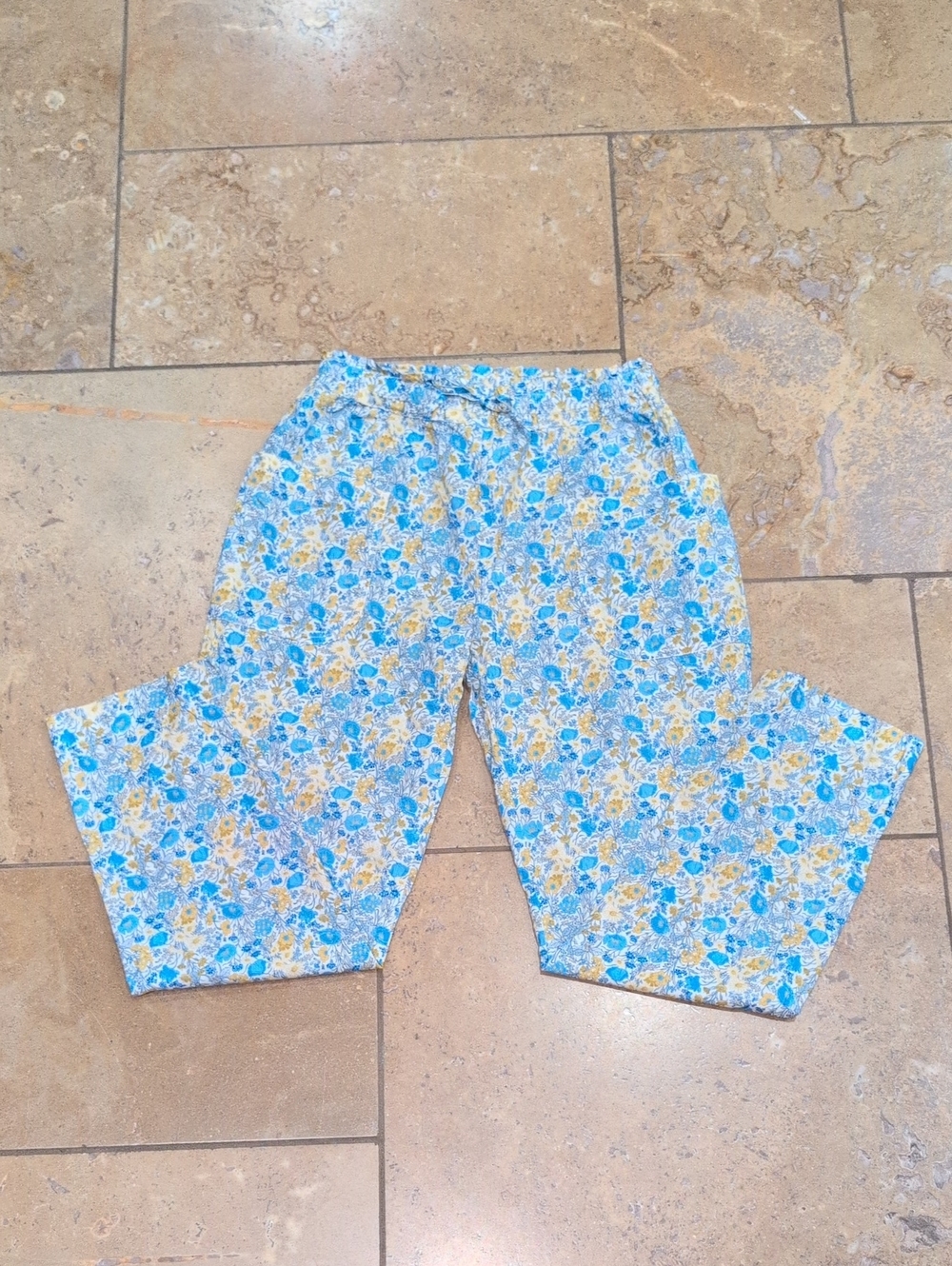 Cyrillus girl's Liberty print pants. Blue, yellow, white floral. Size 10.